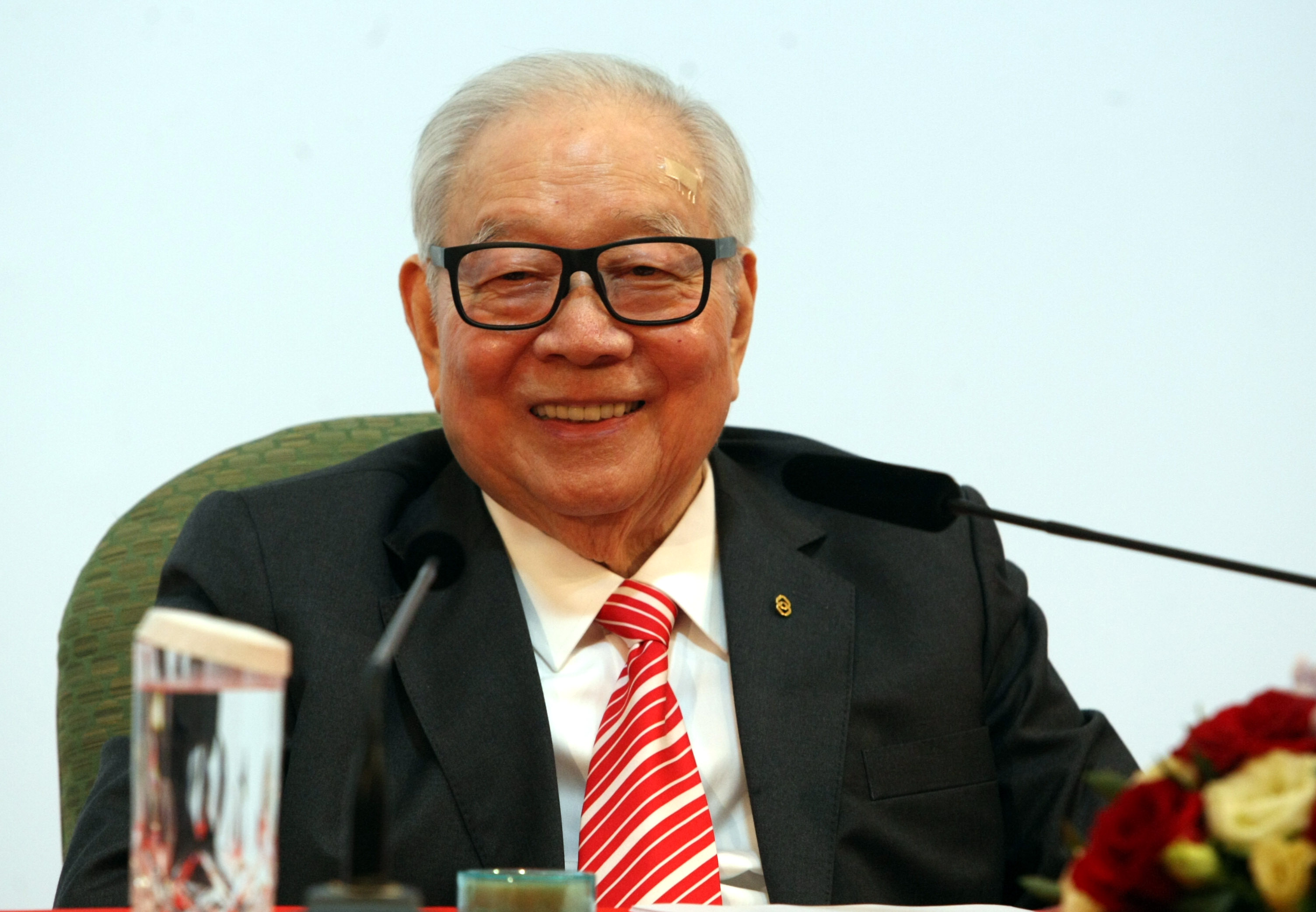 各坐拥16亿美元身家 郑鸿标4儿女同在《福布斯》富豪榜